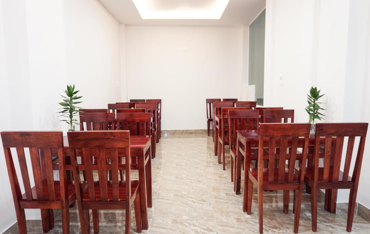 Hung Long Hostel Hue Buitenkant foto