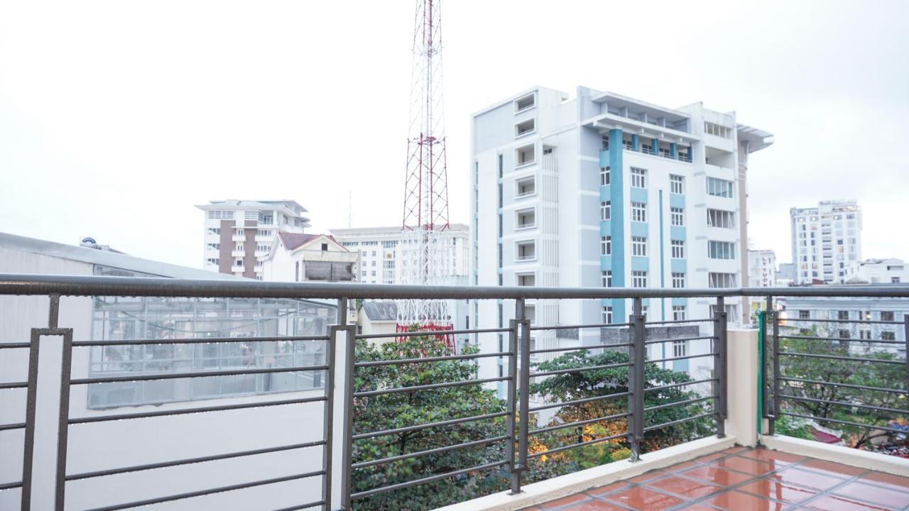 Hung Long Hostel Hue Buitenkant foto