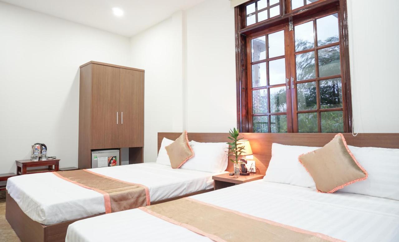Hung Long Hostel Hue Buitenkant foto