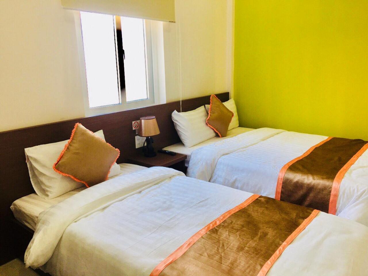 Hung Long Hostel Hue Buitenkant foto