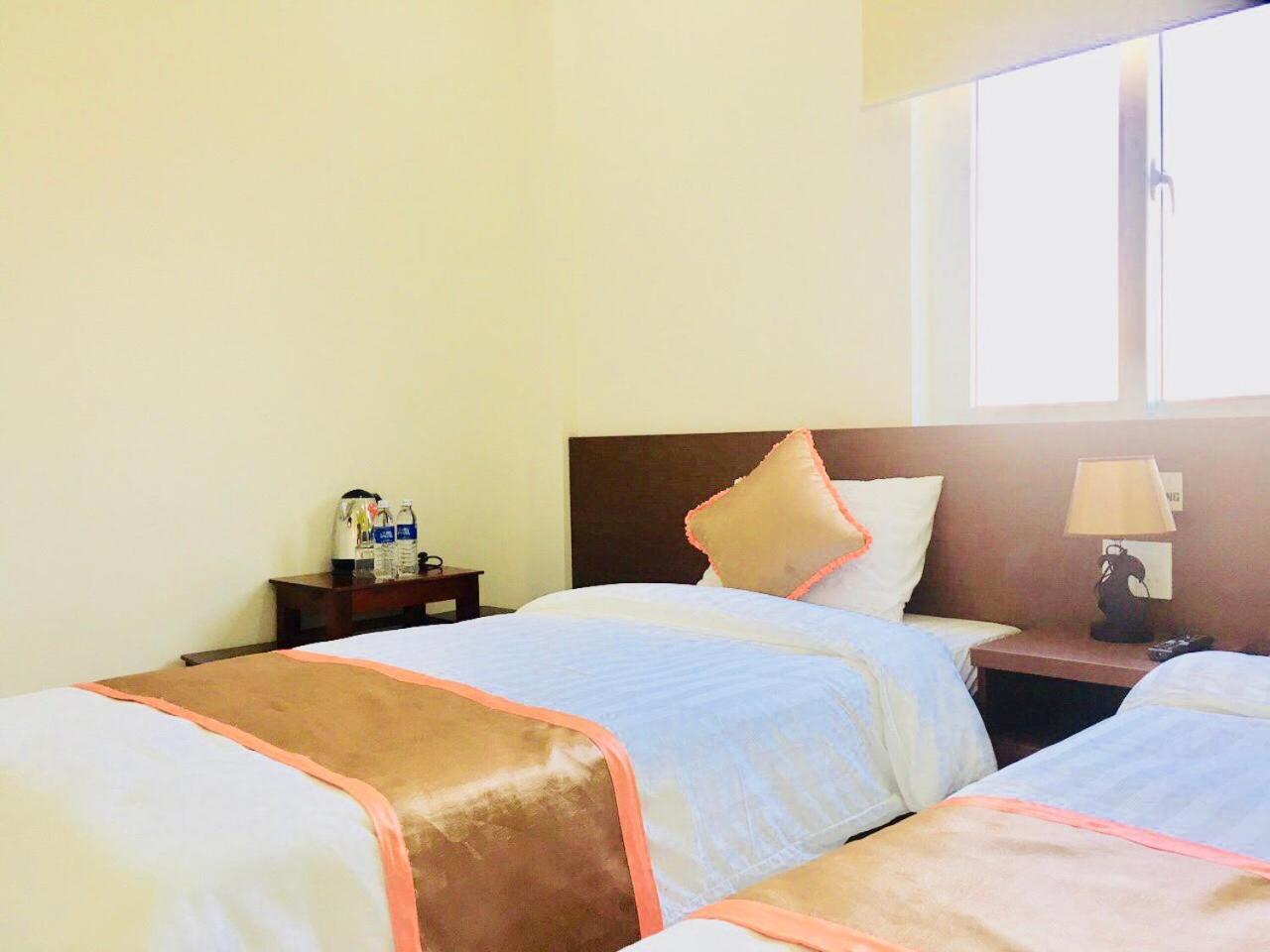 Hung Long Hostel Hue Buitenkant foto
