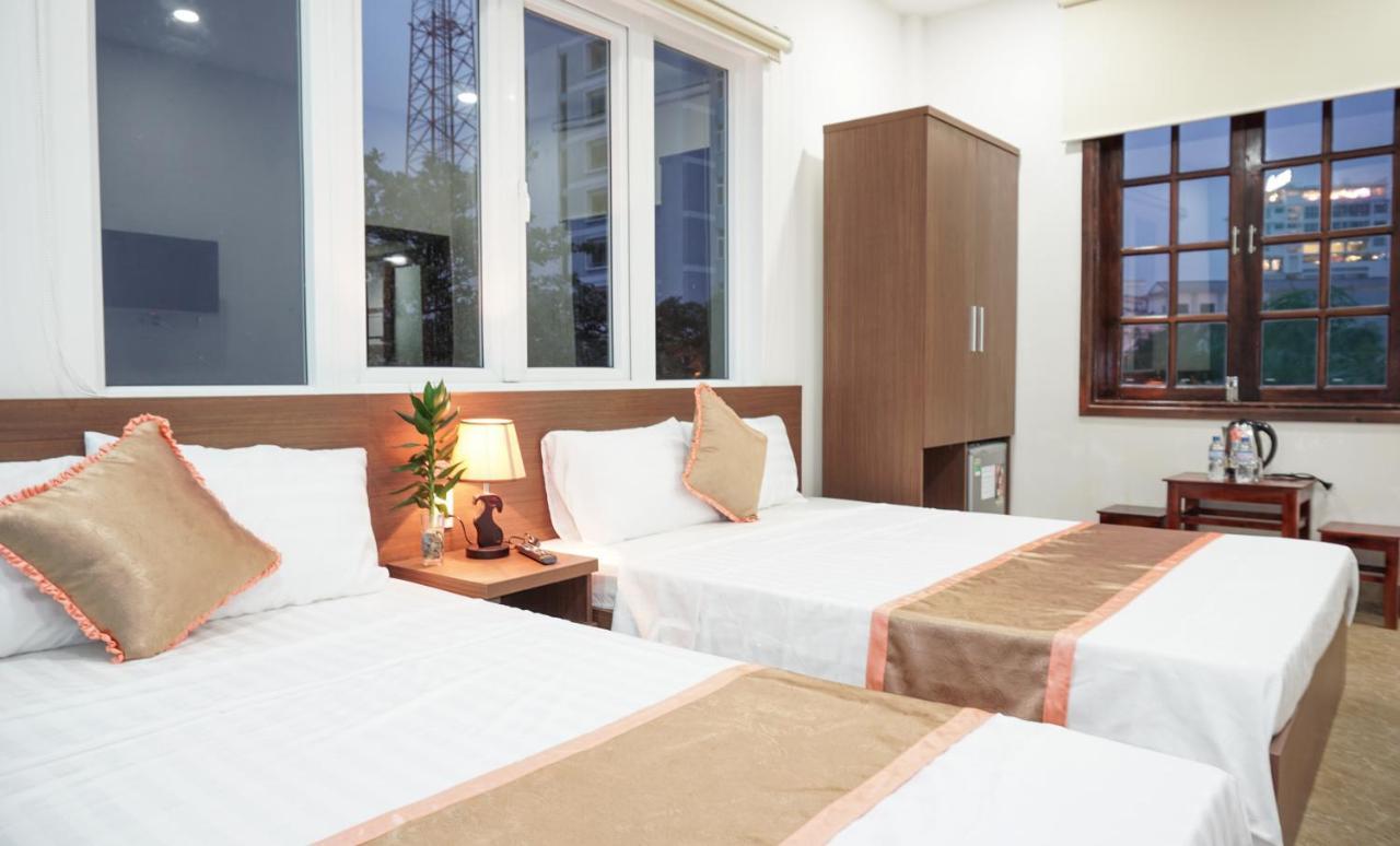 Hung Long Hostel Hue Buitenkant foto